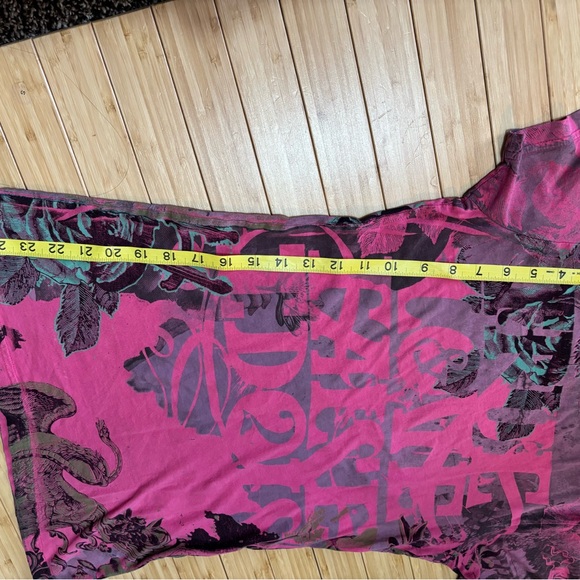 Women’s size M graphic tee shirt. - Picture 12 of 13